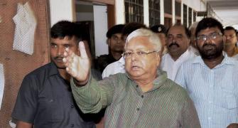 Nitish asks partymen to keep mum on Lalu's CBI raids