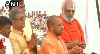 Yogi in Ayodhya, offers prayers at Ram temple