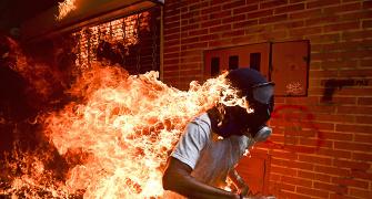 'Burning man' image wins World Press Photo of the Year
