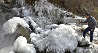 Cold wave intensifies in Kashmir; Leh shivers at minus 17.1 Celsius