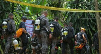 Thai cave rescue: Ex-navy diver dies during operation