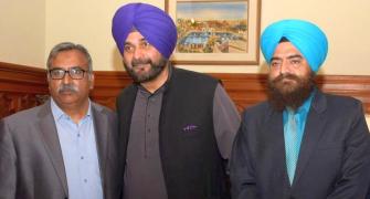 Thousands clicked photos, don't know who was Chawla: Sidhu