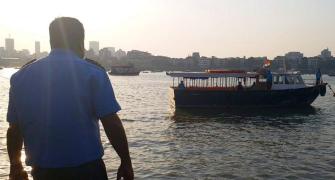 1 drowns as boat capsizes off Mumbai coast near Shivaji statue site