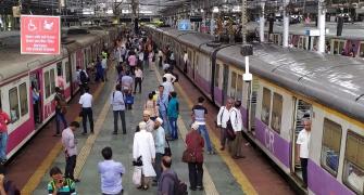 Bomb hoax at 3 Mumbai rly stations, Amitabh home