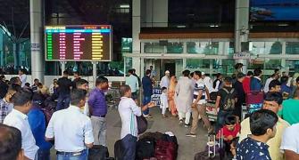 IAF carries over 320 tourists out of Srinagar
