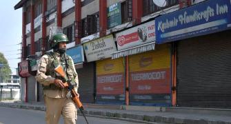 Normal life remains affected in Kashmir for 22nd day