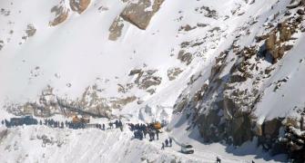 10 feared dead in Khardung La avalanche