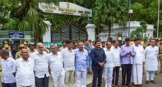 10 reasons why Karnataka govt is in CRISIS