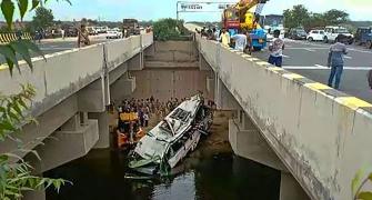 29 dead as bus veers off Yamuna Expressway into drain
