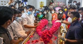 Leaders pay homage to deceased MP Vasanthakumar