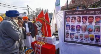 Farmers pay tribute to those who died during protest