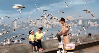 Rain or shine, Mumbai police is always there!