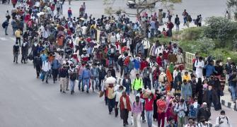 SEE: Exodus of workers chokes Delhi-UP border