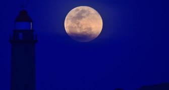Super 'Flower' Moon dazzles skygazers across the world
