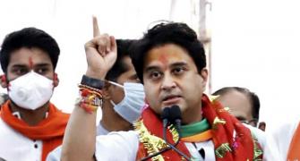 OOPS! Scindia mistakenly seeks votes for Cong