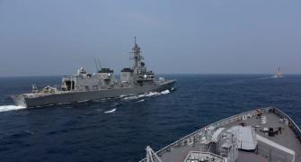 US sends 2 warships through Taiwan Strait