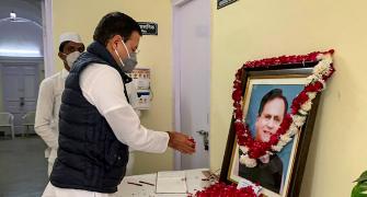 Prez, PM, leaders across parties mourn Ahmed Patel