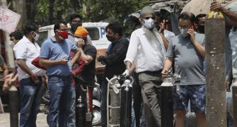 20 die at Delhi hospital as oxygen crisis deepens