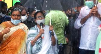 Bengal floods: PM dials Mamata, assures her of help