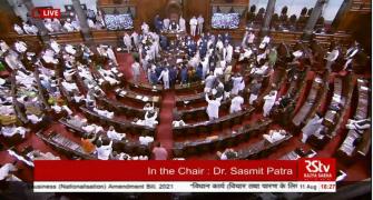 MPs tear papers, jostle with security staff in RS