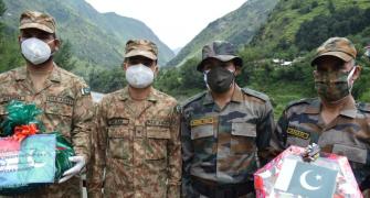 Pak's I-Day: Troops exchange sweets along LoC