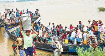 2.7 Million Bihar Flood Victims Struggle for Survival