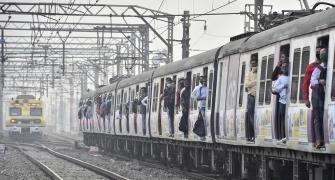 Fully vaccinated Mumbaikars can travel in local trains