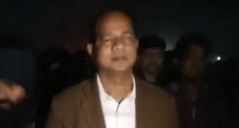 Bengal minister injured in crude bomb attack