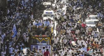 Kejriwal leads roadshow in Surat, eyes 2022 Guj polls