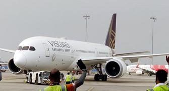 8 injured as Vistara flight hits severe turbulence