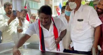 Washing clothes, cooking: Netas spice up TN campaign