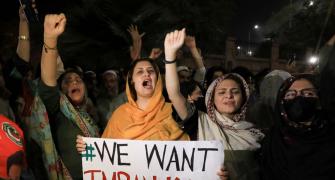 Imran supporters protest, chant 'chowkidar chor hai'