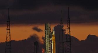 Nasa stays Moon mission Artemis I after engine bleed