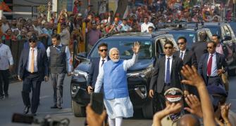 Cong slams Modi's 'roadshow' on voting day 