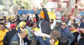 MCD poll: AAP's early celebration amid trends seesaw