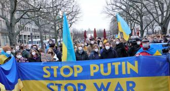'Putin, Hands Off Ukraine'