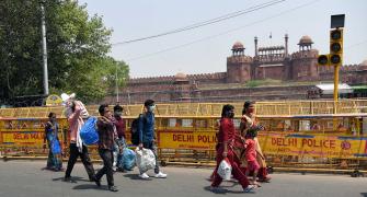 Delhi's migrants face lockdown fear amid Covid surge