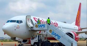 138 stranded passengers of SpiceJet leave Karachi