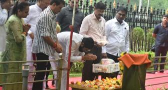 Shinde pays tribute to Bal Thackeray on Guru Purnima