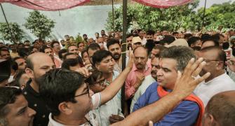 Kashmiri Hindu employees threaten to migrate