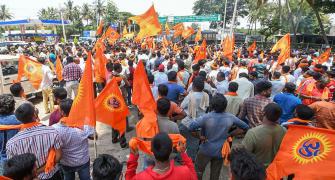 K'taka mosque row: VHP stages protest, chants bhajans