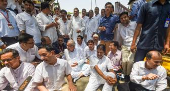 800 senior Cong leaders, workers detained for protest