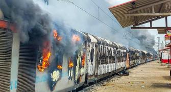 Bihar: Agnipath protestors torch 20 bogies of 2 trains