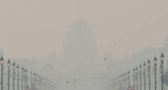 Thick smog in Delhi, air quality dips to 'severe'