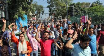 Kashmiri Pandits block Jammu road to protest killing