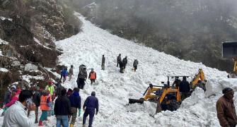 7 killed in avalanche near China border in Sikkim