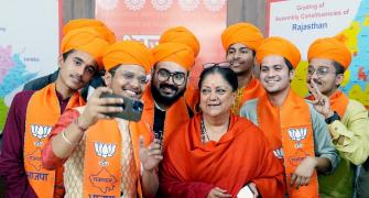 25 BJP MLAs meet Vasundhara in show of strength