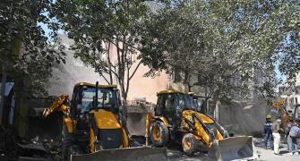 Demolition in Delhi stopped; HC orders status quo