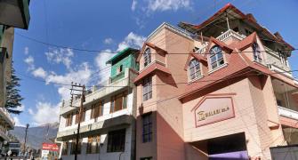 Joshimath hotel owner protests, demands compensation