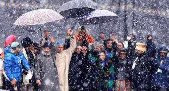 PIX: Oppn show of strength amid snowfall in Kashmir